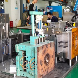 Nhà sản xuất bộ phận nhựa công nghiệp tùy chỉnh chuyên nghiệp Khuôn ép