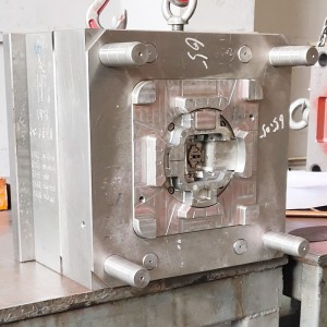Nhà sản xuất phun Trung Quốc Bộ phận máy khuôn Chèn cho khuôn ép phun
